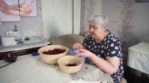 10 литров счастья! Начало положено Как мама Галина удаляет косточки из вишни?