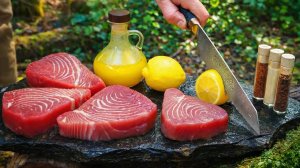 Стейк из тунца на огне: лесная кухня и тишина