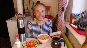 Обед с котями. Дефицит калорий, по другому никак. Мукбанг. Обжор. Еда на камеру. Диета. Шизофрения.