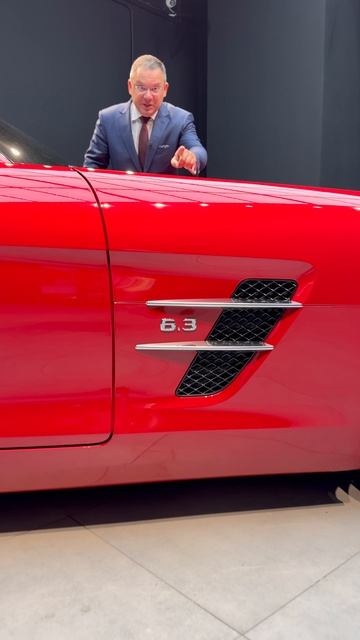Красный SLS 63 AMG кабриолет