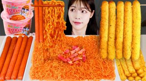 Мукбанг - курица и острая лапша - еда на камеру