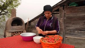 Урожай свежей клубники  Домашний джем и пирог  Азербайджанская Кухня Деревенская Кухня  Рецепты
