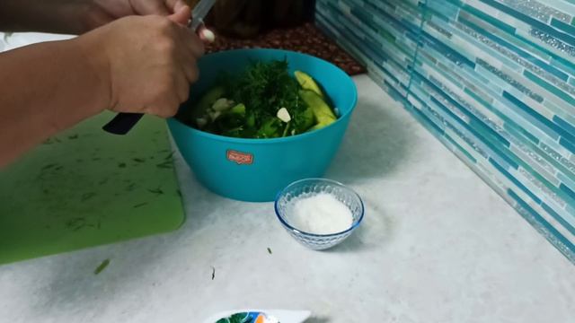 Просто, быстро и ооооочень вкусно- малосольные огурчики.