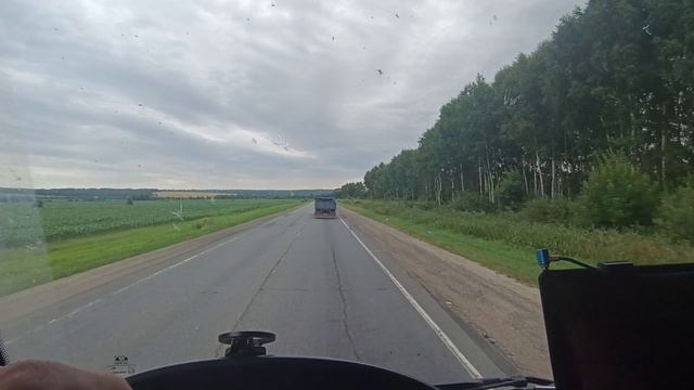 Перевозка мачты для добычи золота, машина разваливается на ходу