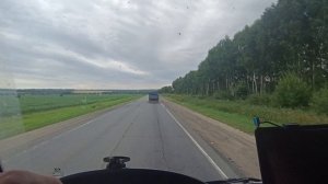 Перевозка мачты для добычи золота, машина разваливается на ходу