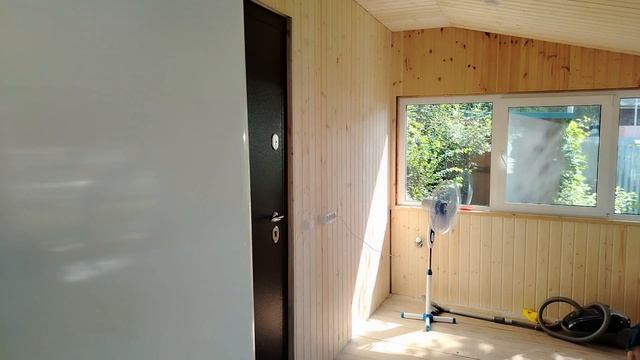 Большой урожай ирги. Собираем яблоки. Веранда обшита  вагонкой.