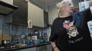 ЖЕНЯ ГОТОВИТ МЯСО/ ВАРЮ СУП ИЗ ФОРЕЛИ И ВАРЕНЬЕ