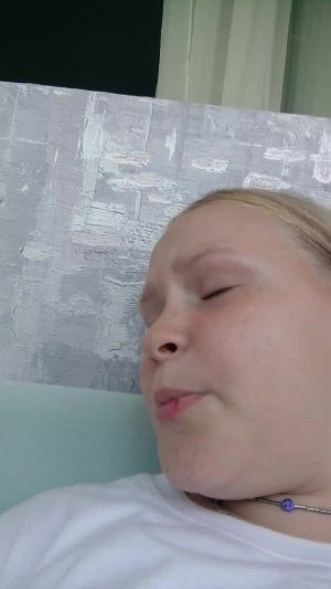 р