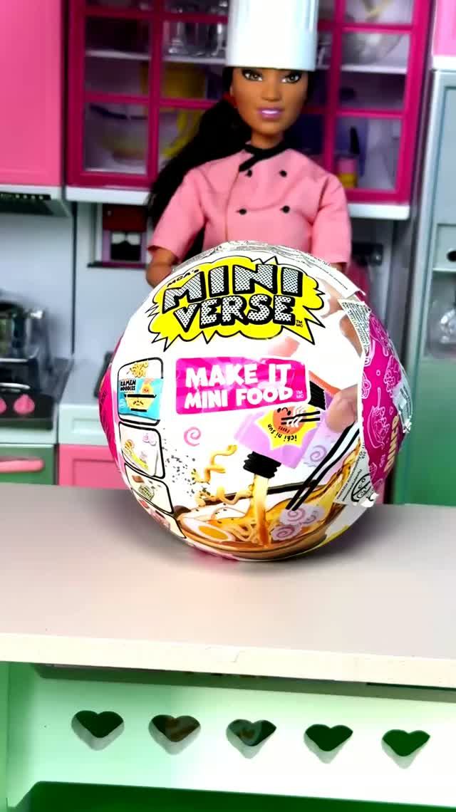 Барби повар🧁 Как приготовить пироженки с Барби мини еда настоящее mini real food распаковка