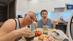 Бессонная ночь перед поездкой! Банк КИНУЛ меня на МОИ же ДЕНЬГИ b поставил на СЧЁТЧИК! Завтрак влог