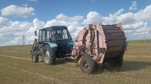 Заготавливаем сено в рулонах, так как стога давно ушли в прошлое.