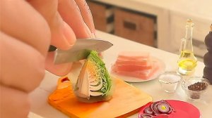Миниатюрное приготовление курицы с овощами в игрушечной кухне с ASMR-звуками