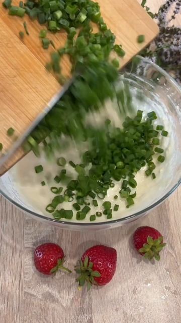 Ленивые пирожки с луком и яйцом