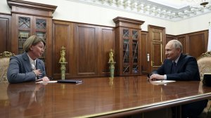Владимир Путин с О.Абрамовой временно исполняющей обязанности главы Удмуртии, Кремль, 29 июля 2026