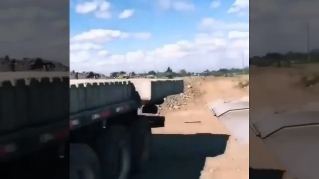 Умело управляет ковшом