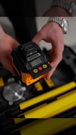 Профессиональный лазерный уровень DeWalt 4D 16 лучей 360 со штат