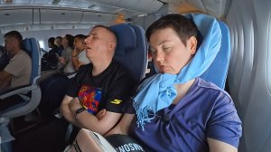 ИЗМОТАННЫЕ летим в Китай из Шереметьево! Чем кормят в самолёте Air China! Вован ОТЖАЛ подушку) Влог
