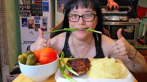 Мукбанг | Жареная Курочка с пюре и Соленья | Обжор Асмр