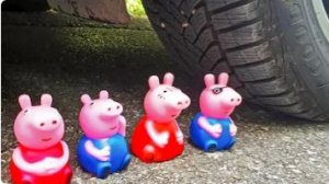 Давим хрустящие и мягкие предметы машиной! Эксперимент: машина против семьи Свинки Пеппы