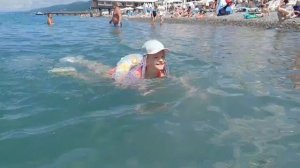плаваю в море  как вы просили так что больше комментариев 🫧🤣😅