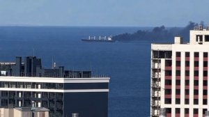 В Одесском заливе горит очередной сухогруз. Судно было атаковано  три раза.