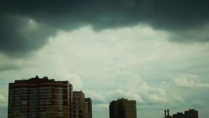 Ливни затопили улицы Беларуси, ветер валил деревья на трассы. Жарко и сухо в Армении. Погода в СНГ