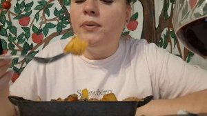 Ресторанчик, шкварчащая сковородка, жизнь вокруг кипит #мукбанг Заехали перекусить