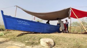 Процесс изготовления рыбачьей лодки. Пакистан