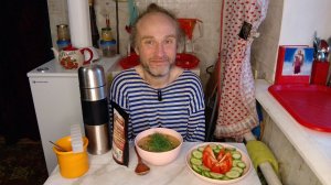 Обед с котями. Про Испанские огурцы и зимний салат. Мукбанг. Обжор. Еда на камеру. Диета. Шизофрения
