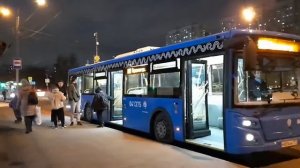 Автобус Лиаз-5292.65(041375) следует по маршруту 143