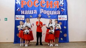 «Вперед, Россия», Исполняет: Вокальная студия «Голос»