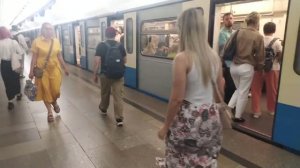 Станция метро Чеховская интерьер, пассажиры, поезд Москва Фрагмент 25