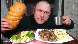 мукбанг/обжорыч/еда на камеру/Пюрешка с грибами/