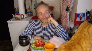 Обед с котями. Вопрос о кабачках. У меня аллергия. Мукбанг. Обжор. Еда на камеру. Диета. Шизофрения.