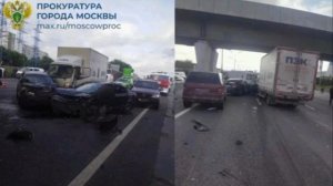 Крупное ДТП на МКАДе — столкнулись пять машин, один человек погиб, сообщили в столичном дептрансе.