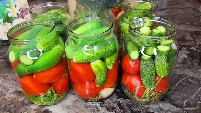 ПРОСТО ЗАЛИВАЮ КИПЯТКОМ. Закрываю по 50 банок! Невероятно вкусный рецепт с ПОМИДОРАМИ и с Огурцами