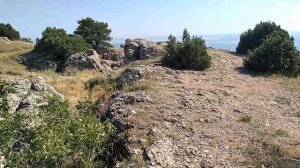 Живописная Щель в горе Алчак-Кая на вершине горы Алчак-Кая в Судаке на Чёрном море