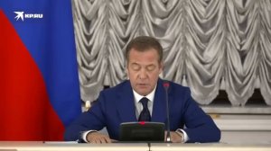 Медведев прокомментировал слухи о мобилизации в России.
