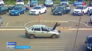 В Башкортостане появилось видео момента ДТП, где пьяный водитель авто сбил пешехода «на зебре»