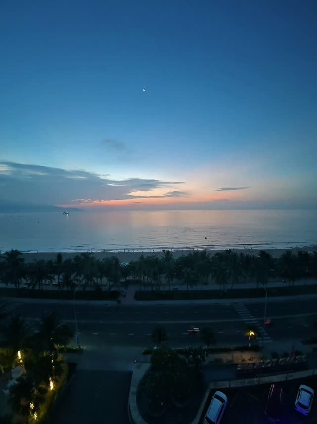 Рассвет в Дананге из отеля Grand Tourane Danang