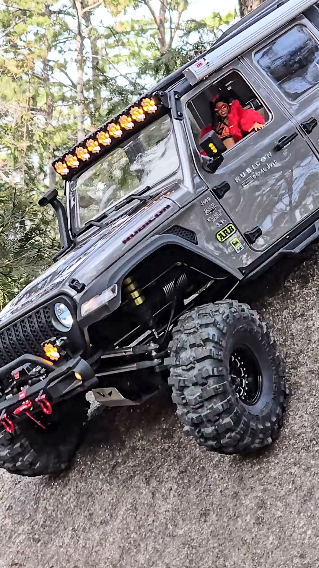 Jeep Gladiator - RlAARLO Crobol JK-07 Pro - Creek Rock Crawling