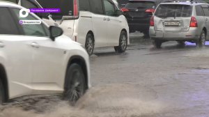 Дожди, которые не прекращаются уже месяц, осложняют жизнь Владивостока