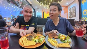 Мукбанг ПИРУЕМ и объедаемся СТЕЙКАМИ! ОБЛОМ с БАГАЖОМ и что теперь ДЕЛАТЬ?! Ужин в Паттайе Таиланд