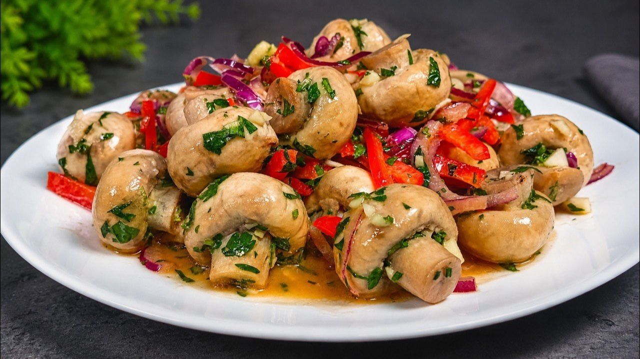 Быстрые маринованные грибы - чудесная закуска на любой стол!