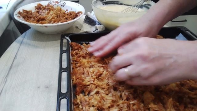 Готовлю яблочный рулет.