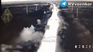 🇺🇦⚔🇷🇺Враг бросает танки в контрнахрюк в Харьковской области
Командование ВСУ бросает войска