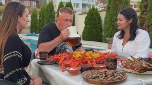 Мы переехали в Болгарию и уже погнались за раками! Семейный ужин с морепродуктами.