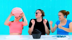 Откуси Лизни или Ничего Челлендж # Смешные Кухонные Войны от KiKi Challenge