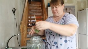 ПРОСТАЯ ЖИЗНЬ 45/ЗАБРАЛИ БАБУШКУ С БОЛЬНИЦЫ /ЗАКАТАЛА ОГУРЦЫ КЛАССИЧЕСКИМ СПОСОБОМ/ЖИЗНЬ ПРОСТЫХ ДНЕ