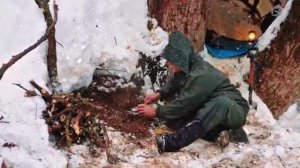 SNOW CAMPING _ Building a survival shelter in deep snow _ Secrets of Survival _ Winter Solo CAMPING.
